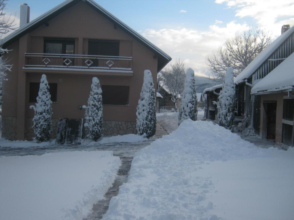 House Pribic Otel Vrelo Koreničko Dış mekan fotoğraf